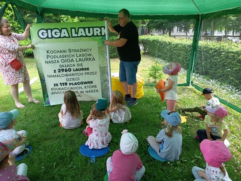 Giga laurka dla strażników lasów