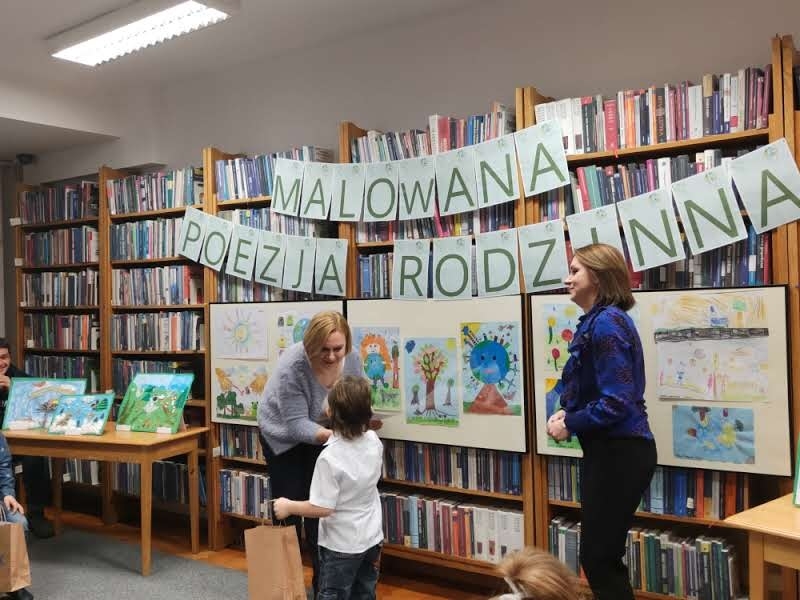 wręczenie dyplomów i upominków.