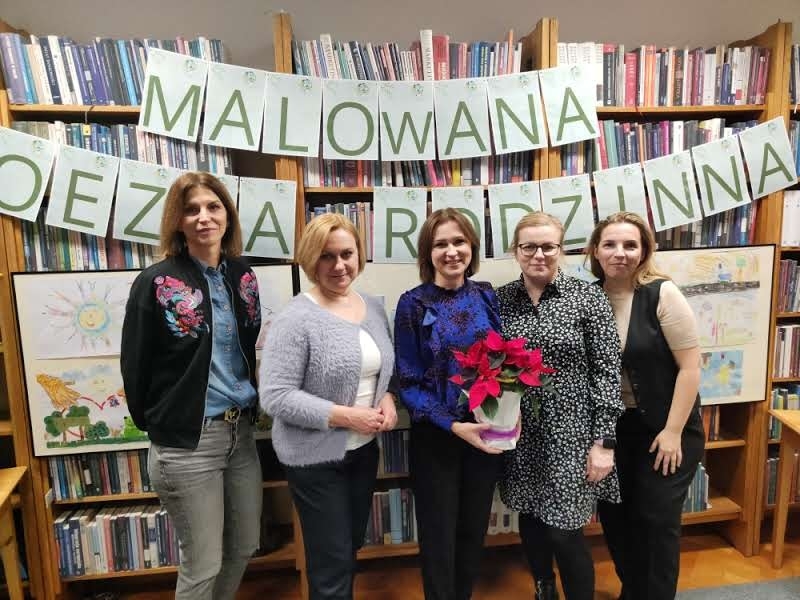 wręczenie dyplomów i upominków.