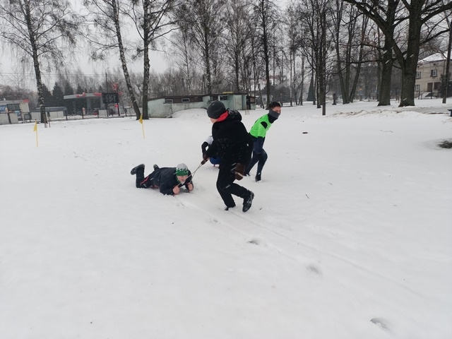 zabawy na śniegu
