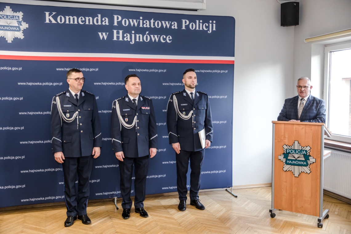 Starosta Powiatu Hajnowkiego przy mównicy