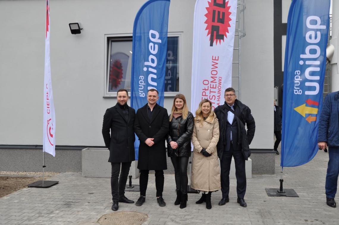 pięcioosobowy zespół wykonawcy