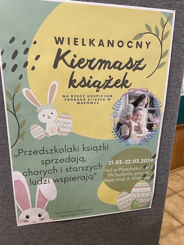plakat dotyczący Wielkanocnego Kiermaszu Książek