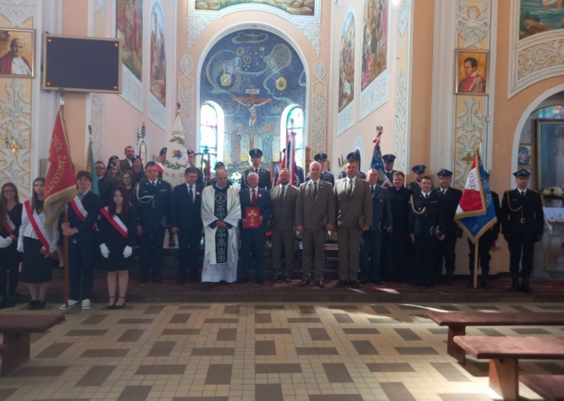 Zdjęcie pamiątkowe w kościele