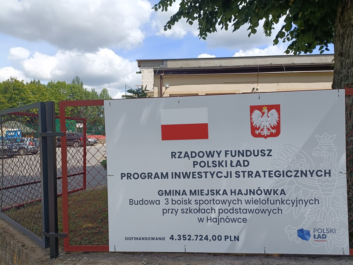 tablica informacyjna projektu przy szkole nr 3
