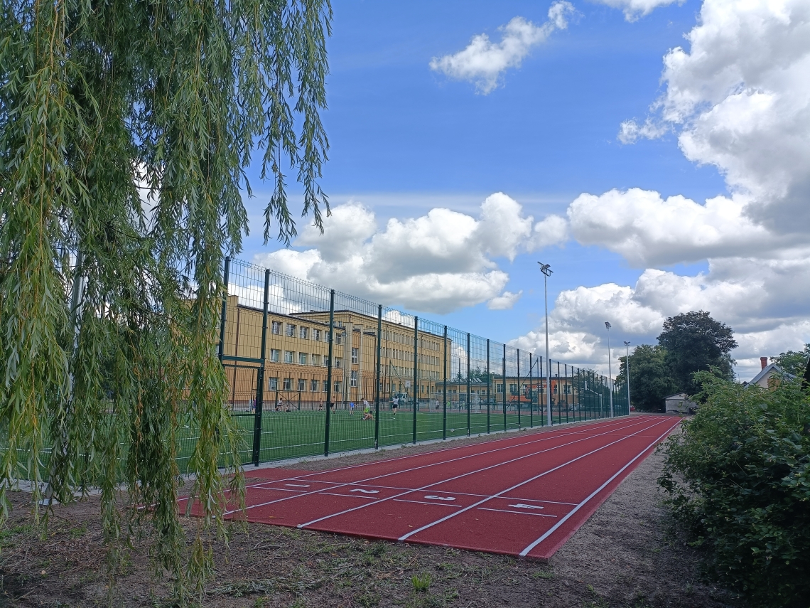 bieżnia przy boisku szkoły nr 2