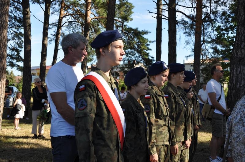 delegacja klasy wojskowej Liceum Ogólnokształcącego z opiekunem
