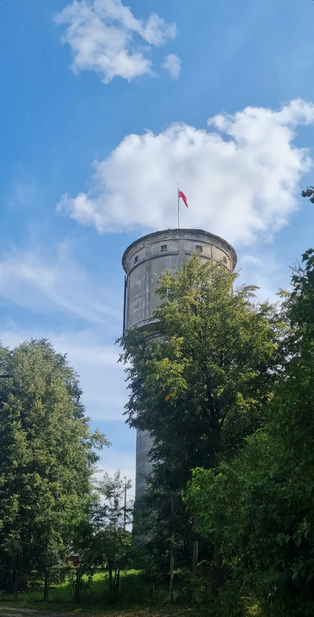 flaga na szczycie wieży