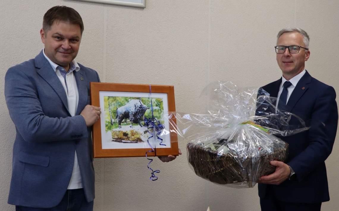 wspólne zdjęcie przedstawicieli samorządów
