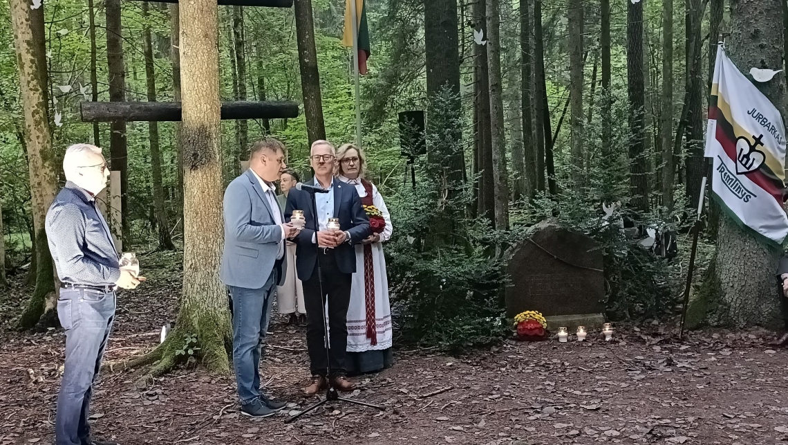 uroczystość upamiętnienia 35 rocznicy Drogi Bałtyckiej w miejscu pamięci