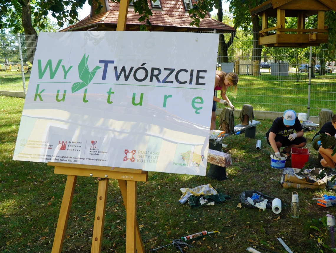 Zdjęcie przedstawia uczestników wydarzenia