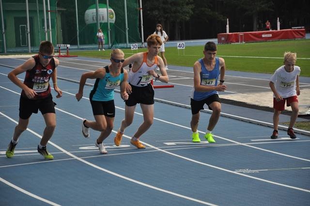 start do biegu chłopców