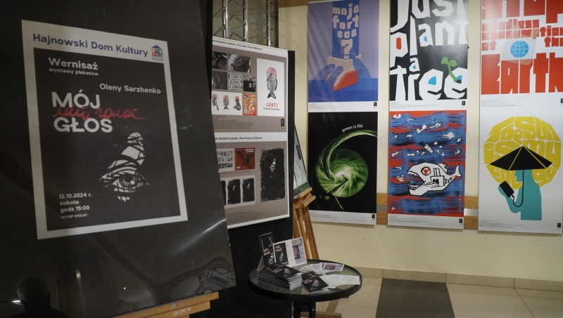 Na zdjęciach widać uczestników wernisażu.