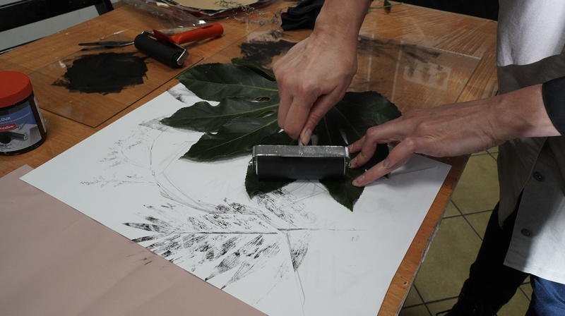 proces tworzenia plakatów przez uczestników warsztatów