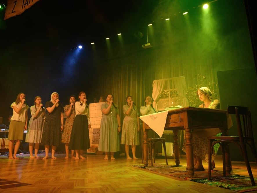 Studio Piosenki HDK występujące na scenie