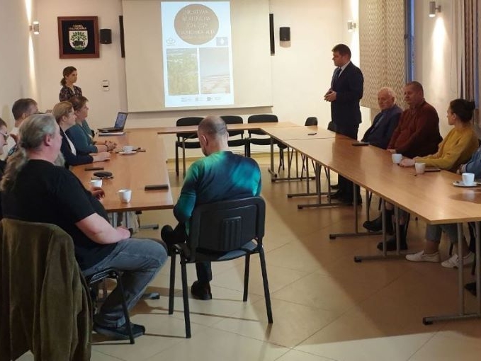 uczestnicy spotkania w sali konferencyjnej