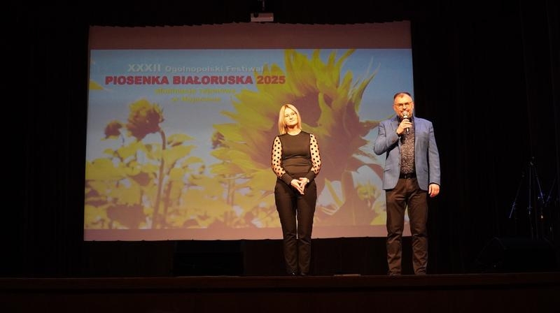 Zespół występujący na scenie HDK.