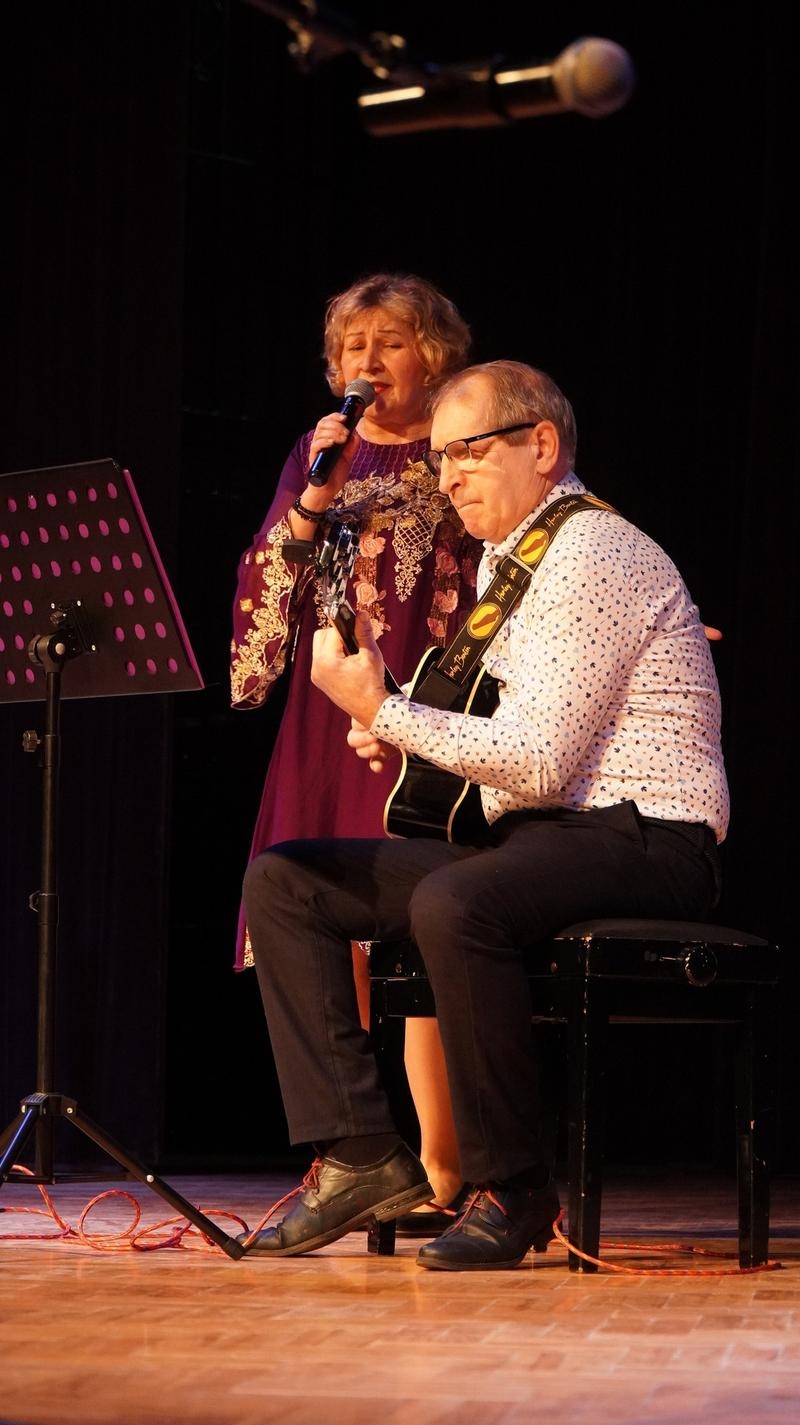 Zespół występujący na scenie HDK.