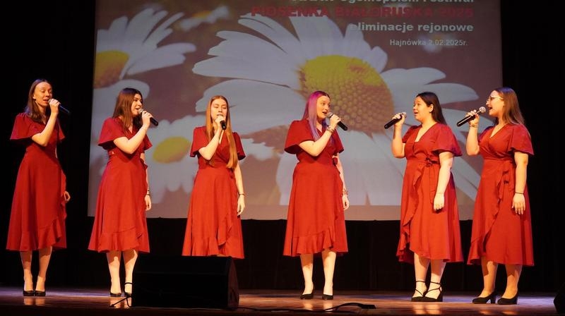 Zespół występujący na scenie HDK.