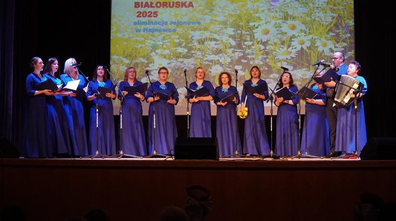 Zespół występujący na scenie HDK.