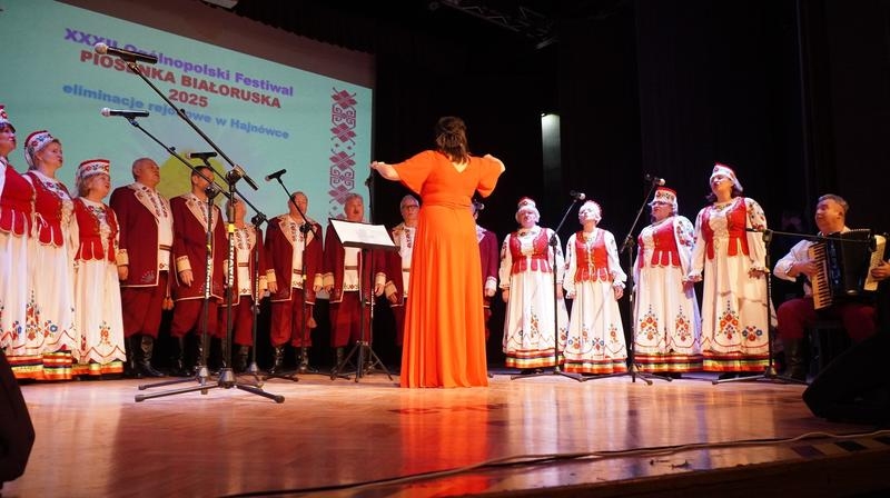 Zespół występujący na scenie HDK.