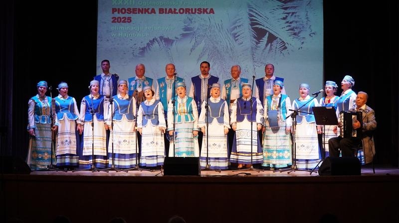 Zespół występujący na scenie HDK.