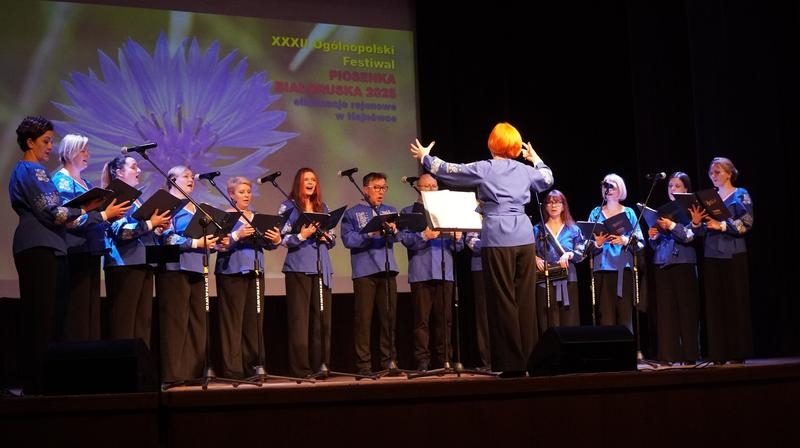 Zespół występujący na scenie HDK.