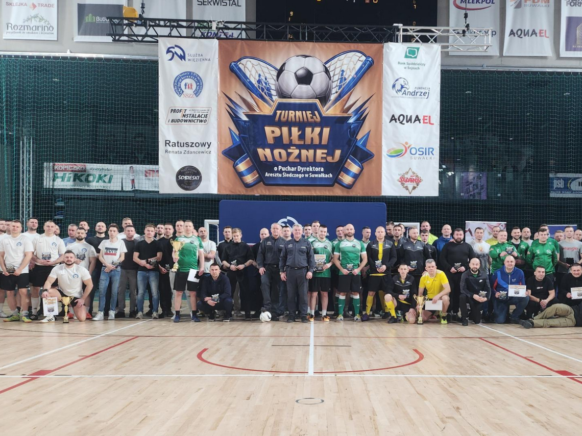 zdjęcie grupowe wszystkich drużyn biorących udział w turnieju