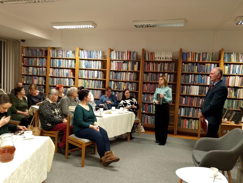 słuchacze na spotkaniu autorskim