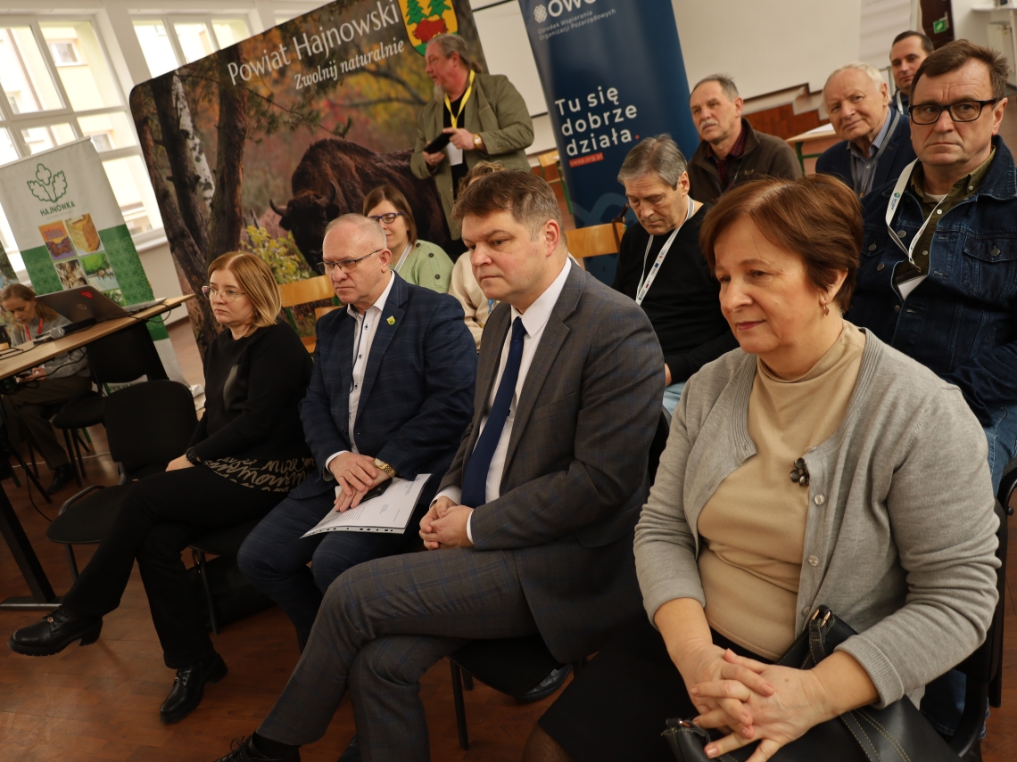uczestnicy spotkania w sali konferencyjnej