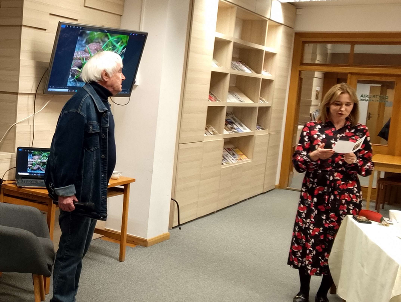 wykład w czytelni miejskiej