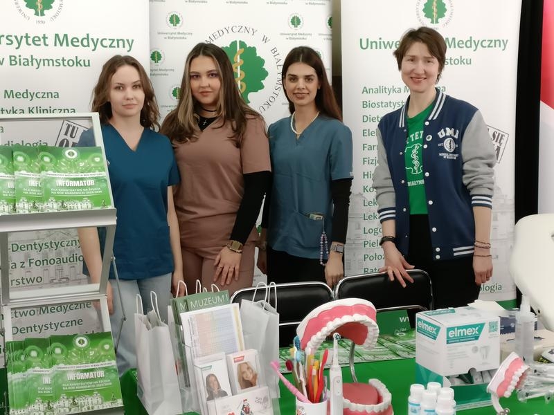 stoisko wystawiennicze uczelni