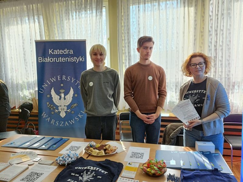 stoisko wystawiennicze uczelni