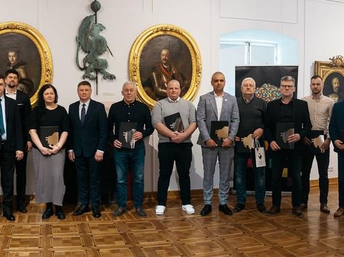 Podpisanie umów z klubami sportowymi z powiatów: bielskiego, hajnowskiego, siemiatyckiego i wysokomazowieckiego (Kamil Timoszuk)