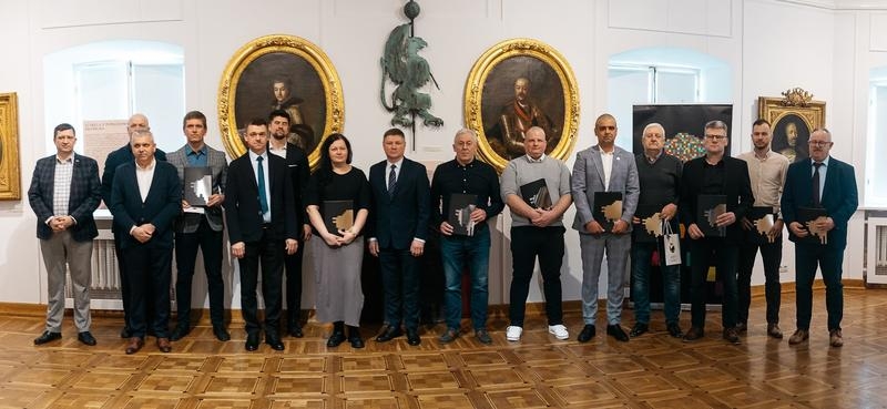 Podpisanie umów z klubami sportowymi z powiatów: bielskiego, hajnowskiego, siemiatyckiego i wysokomazowieckiego (Kamil Timoszuk)