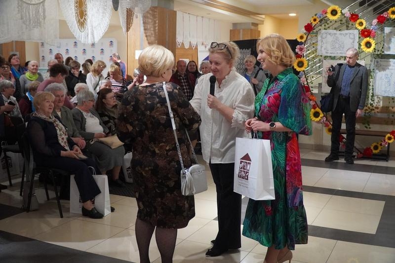 uczestnicy wernisażu