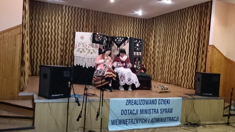 młodzież podczas przedstawienia