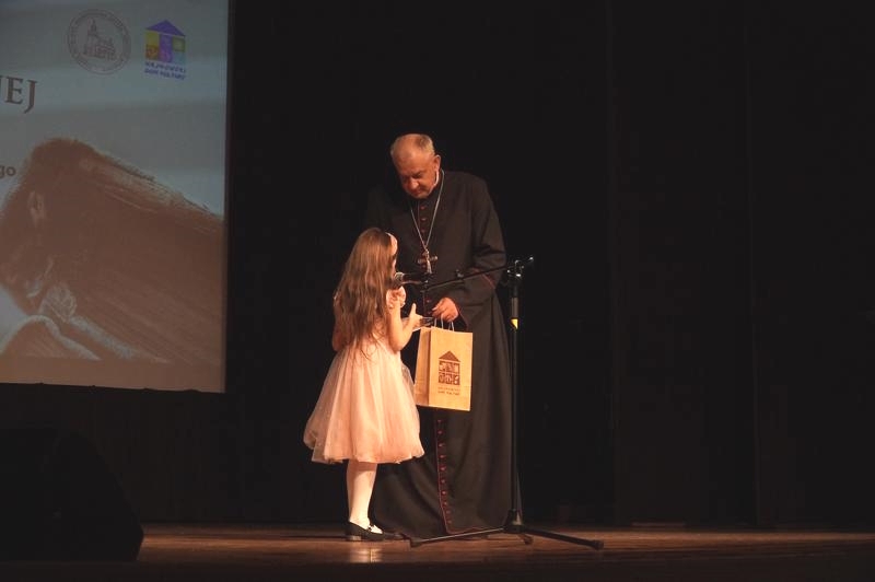 Laureat konkursu występujący a scenie HDK