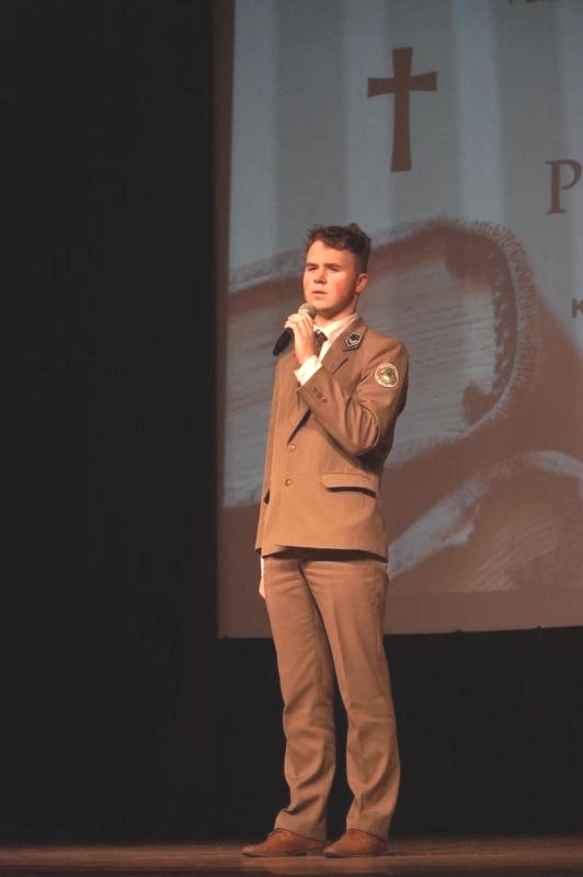 Laureat konkursu występujący a scenie HDK