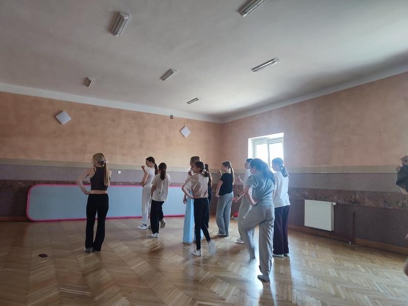 dzieci i młodzież uczestniczących na warsztatach