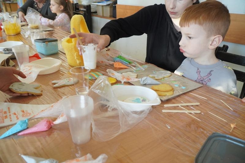 rodzinne warsztaty ozdób i smakołyków na Wielkanoc