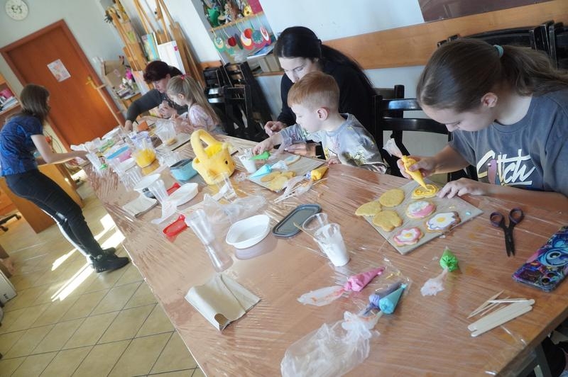 rodzinne warsztaty ozdób i smakołyków na Wielkanoc