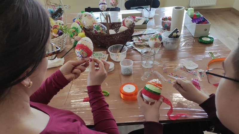 rodzinne warsztaty ozdób i smakołyków na Wielkanoc