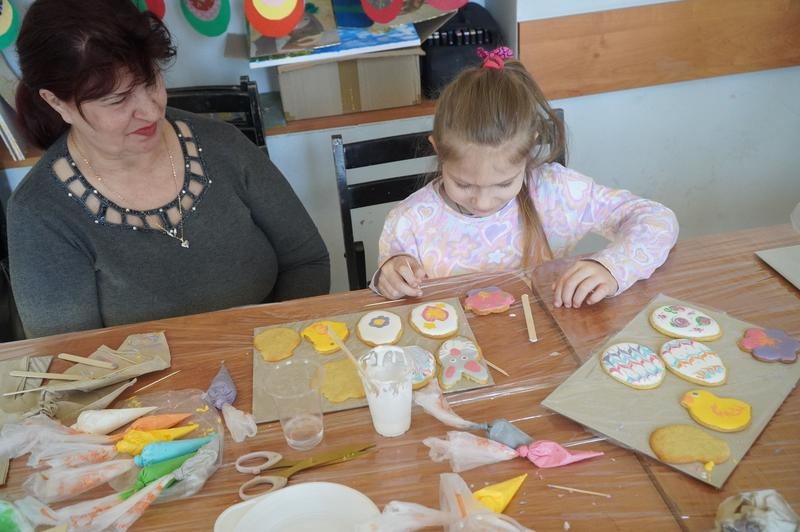 rodzinne warsztaty ozdób i smakołyków na Wielkanoc