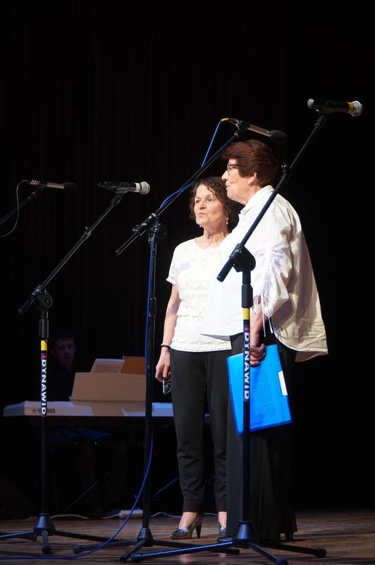 uczestnicy warsztatów  na scenie HDK