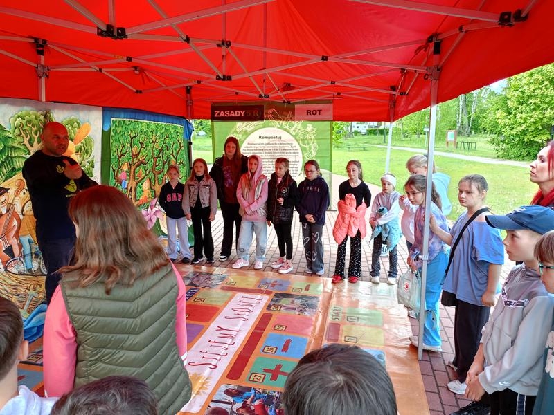 gra planszowa na temat kompostowania i segregacji odpadów