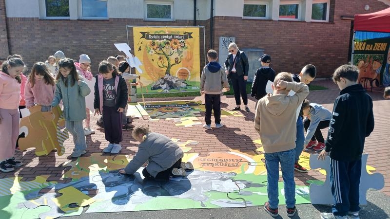 układanie dużych eko puzli