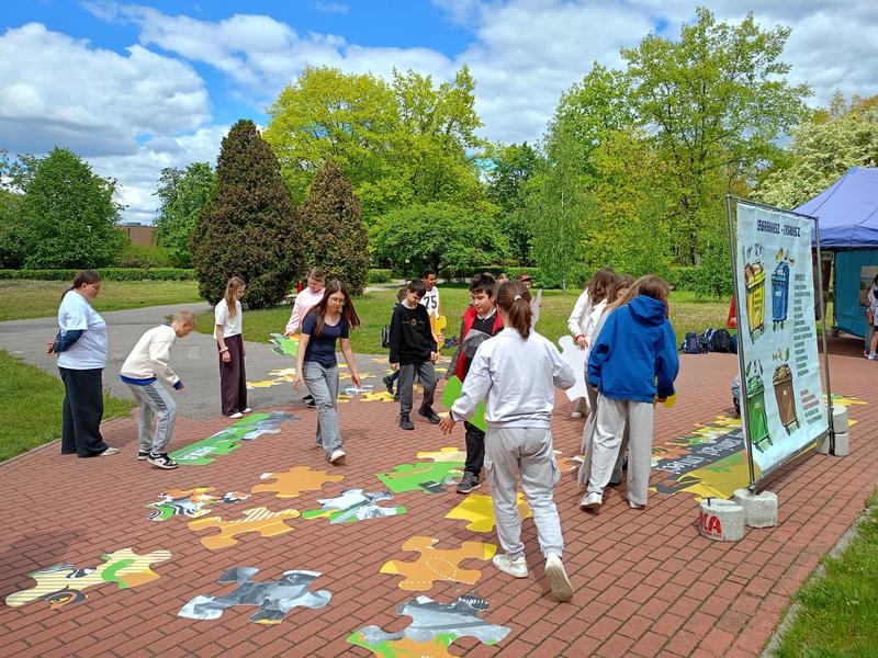 układanie dużych eko puzli