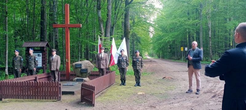 spotkanie przy pomniku