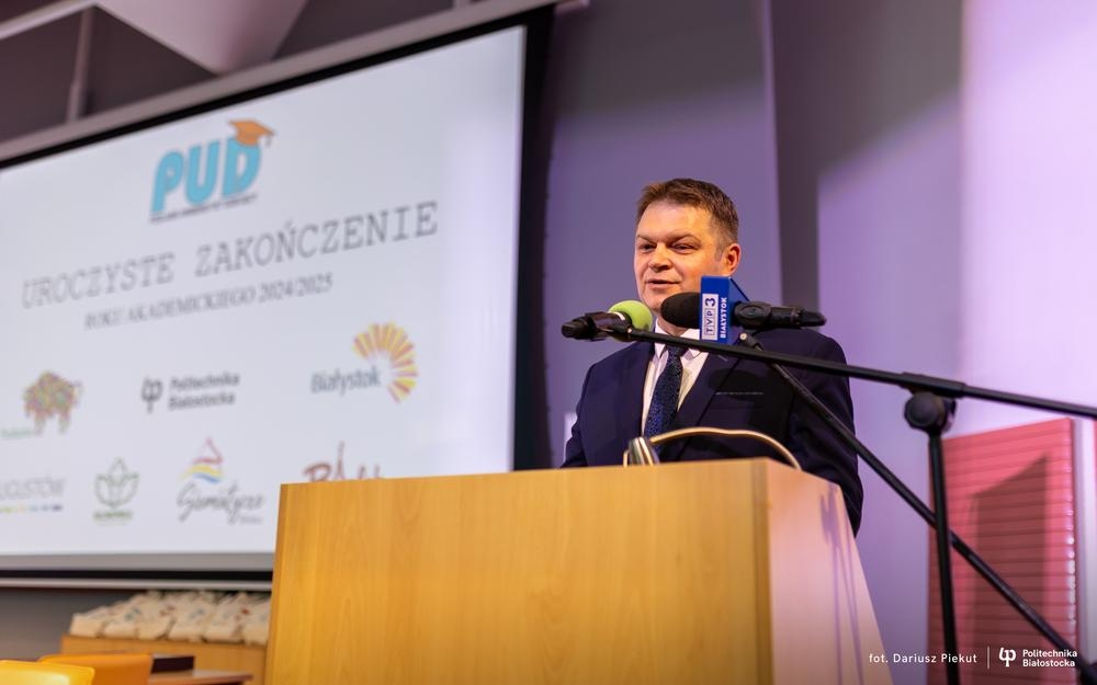 Burmistrz Miasta Hajnówka przy mikrofonie